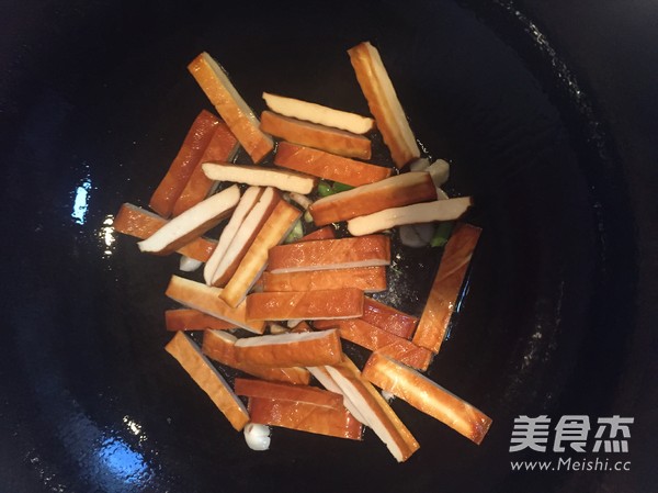 芹菜炒豆干的做法步骤：6