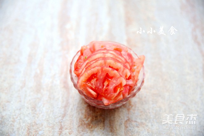 西红柿疙瘩汤的关键是调制小疙瘩的做法步骤:2