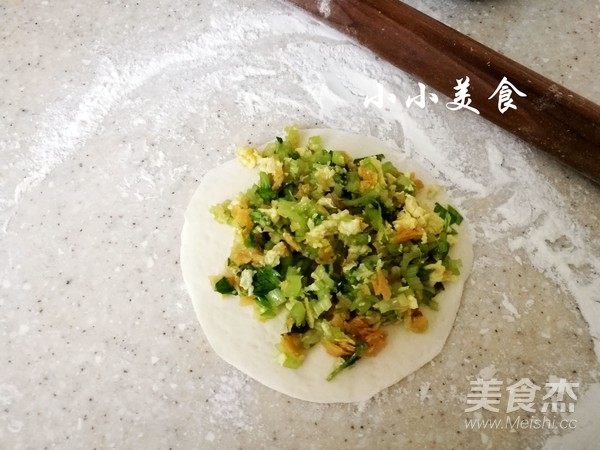 芹菜馅包子:清香的味道，降压明目护肤的做法步骤：9