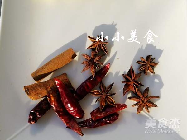 红烧肉：色泽红亮诱人，肥而不腻，入口即化，香气十足的做法步骤：6