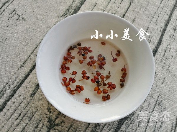 茄子肉包子:味道很不错的做法步骤:5