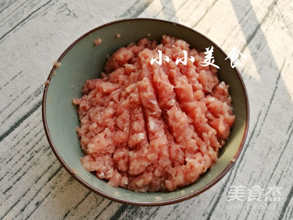 茄子肉包子:味道很不错的做法步骤:6