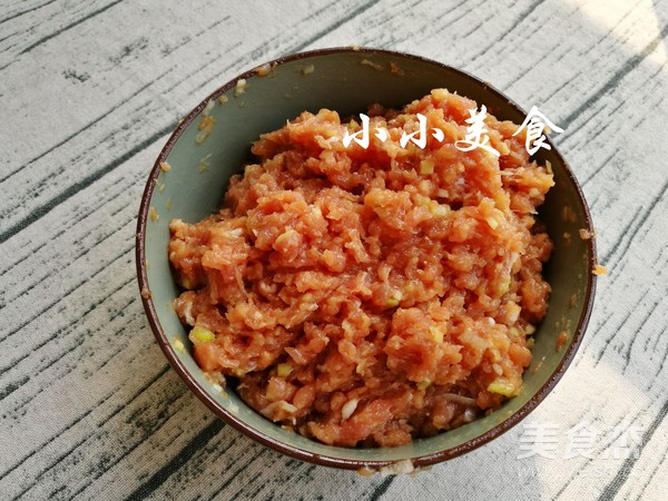 茄子肉包子:味道很不错的做法步骤:7