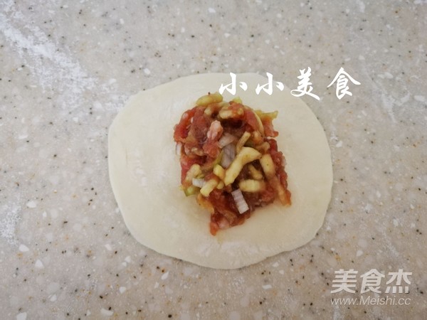 茄子肉包子:味道很不错的做法步骤:14