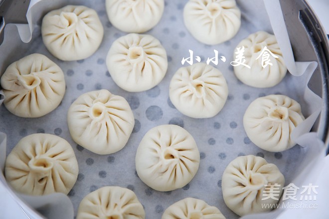 茄子肉包子:味道很不错的做法步骤:17