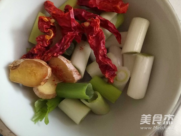 红烧罗非鱼的做法步骤:5