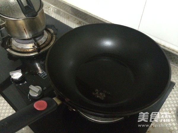 松蘑土豆片的做法步骤：2