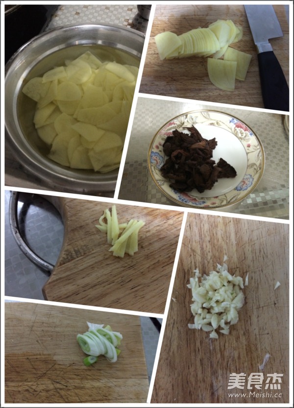 松蘑土豆片的做法步骤：1