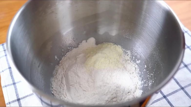 日式红豆包的做法步骤：1