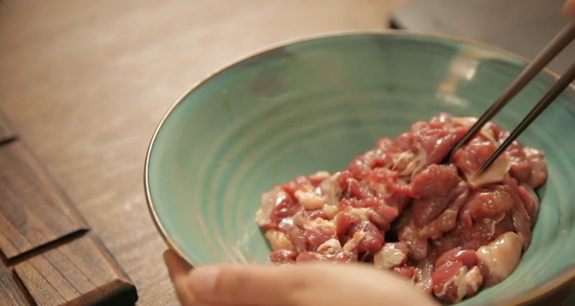 电饭煲羊肉焖饭的做法步骤:2