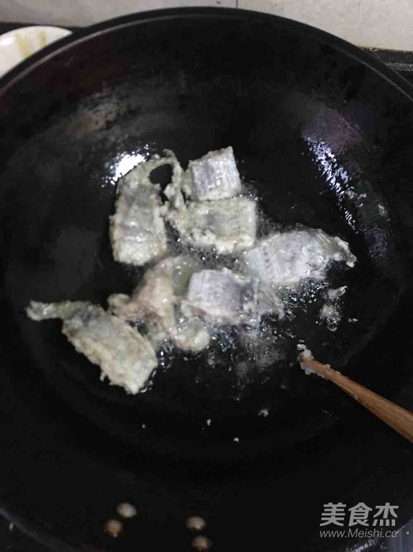 红烧带鱼的做法步骤:3