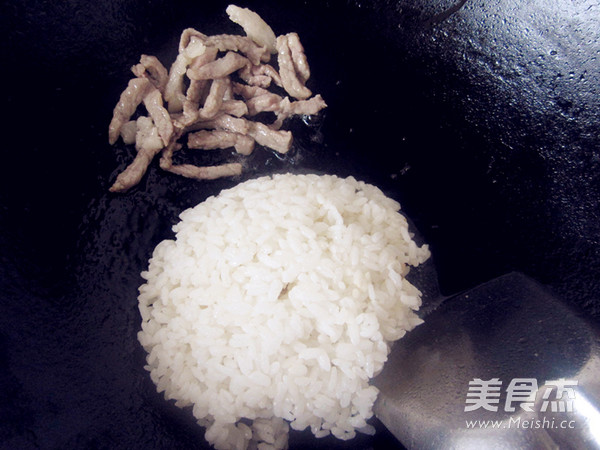 茭白毛豆肉丝蛋炒饭的做法步骤:6