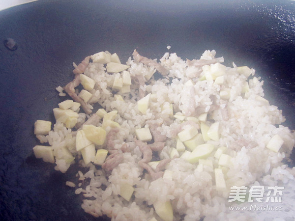 茭白毛豆肉丝蛋炒饭的做法步骤:8