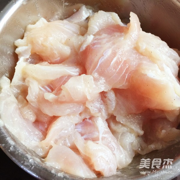 简易酸菜鱼的做法步骤：2