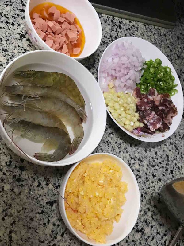 虾仁什锦炒饭～的做法步骤：3