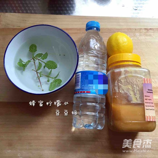 蜂蜜柠檬水的做法步骤：1