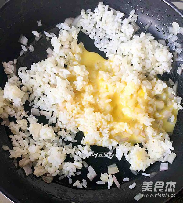 白玉菇蛋炒饭的做法步骤:5