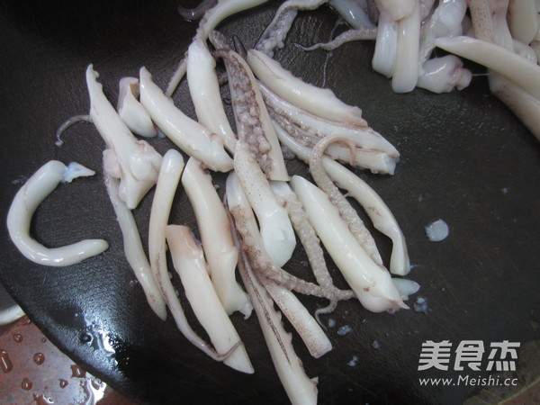 酱烧鱿鱼须的做法步骤:3
