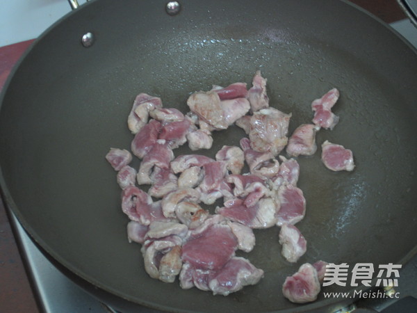 倒笃菜肉片面条的做法步骤：6