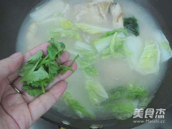 鱼骨白菜汤的做法步骤:11