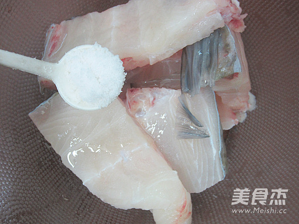 鱼骨白菜汤的做法步骤:3