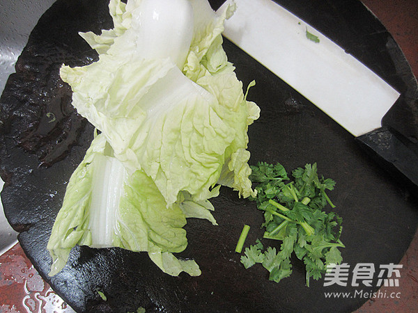 鱼骨白菜汤的做法步骤:4