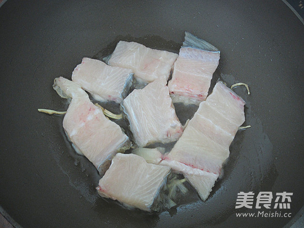 鱼骨白菜汤的做法步骤:6