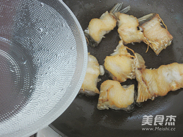 鱼骨白菜汤的做法步骤:7