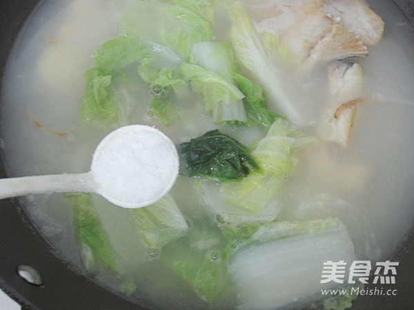 鱼骨白菜汤的做法步骤:10