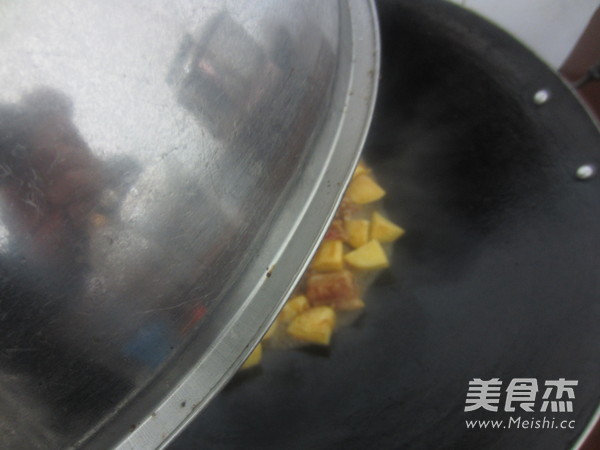 土豆烧排骨的做法步骤：12