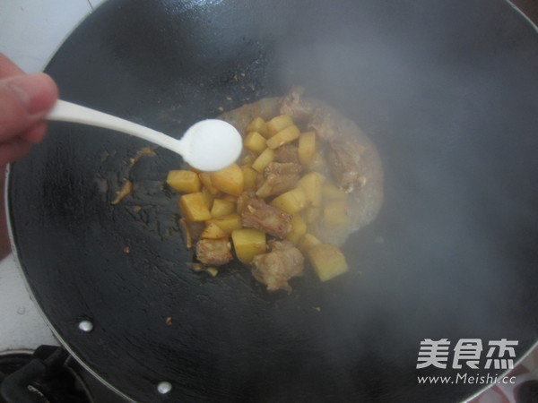 土豆烧排骨的做法步骤：10