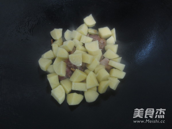 土豆烧排骨的做法步骤：8