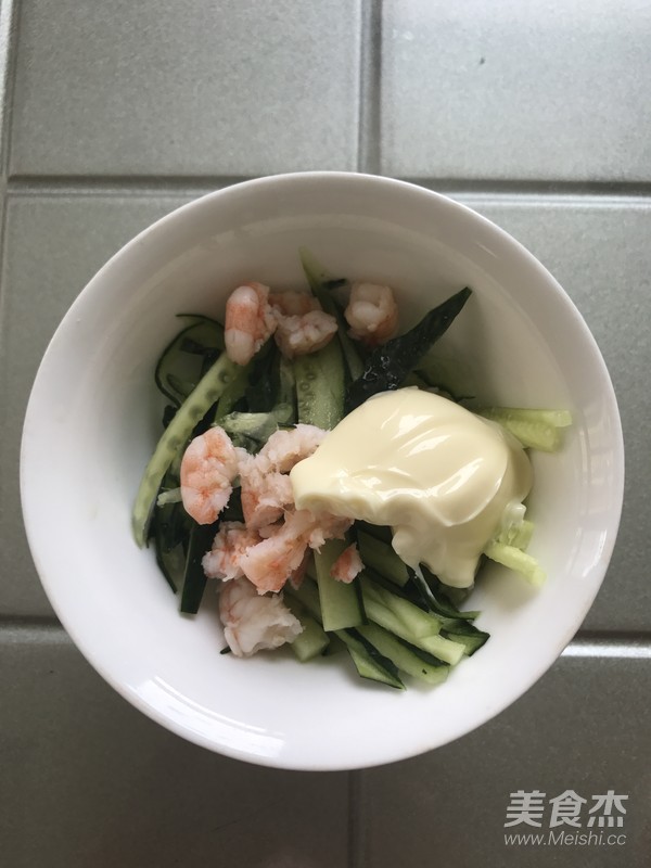 鲜虾黄瓜三明治的做法步骤:3
