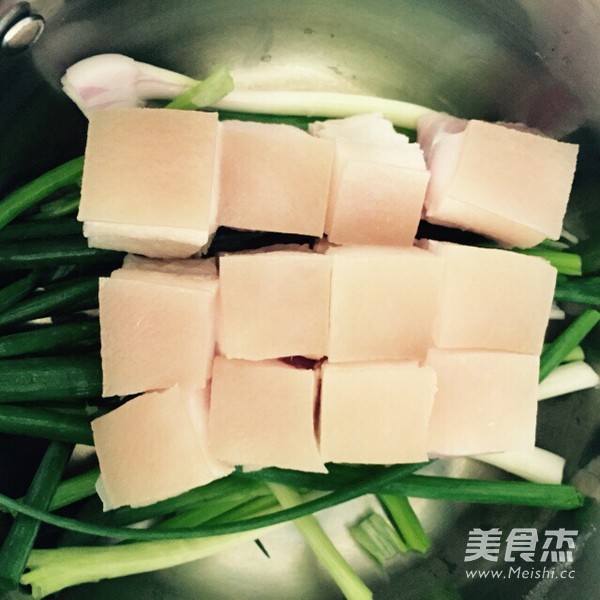 东坡肉的做法步骤:4