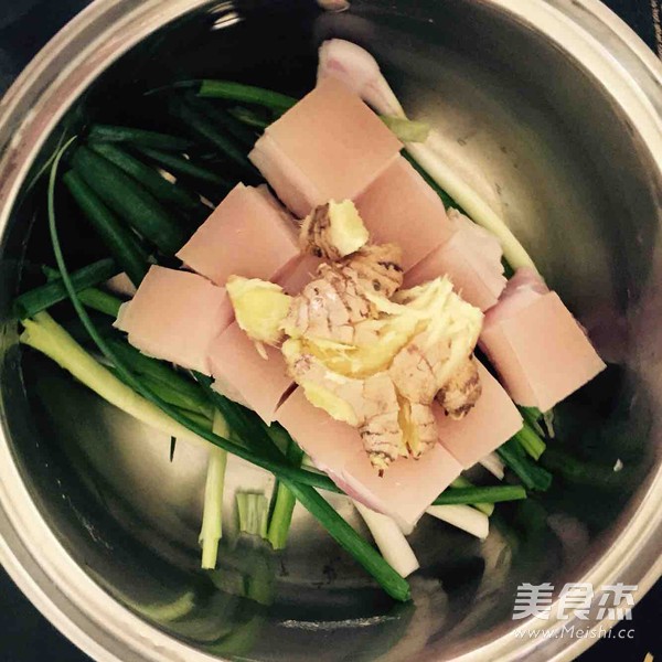 东坡肉的做法步骤:5
