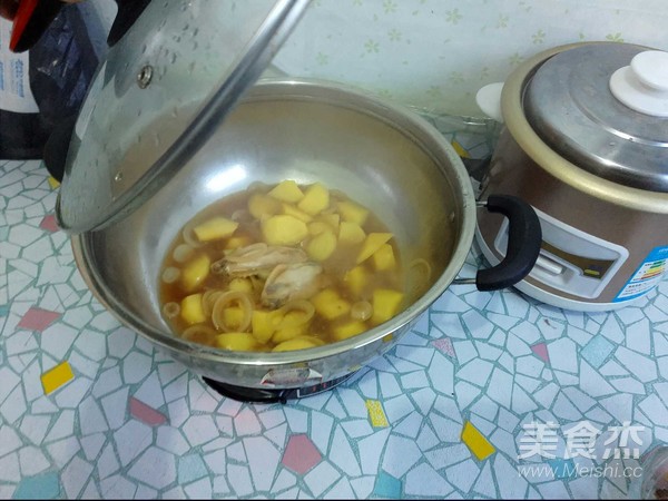 土豆烧鸡翅的做法步骤：7