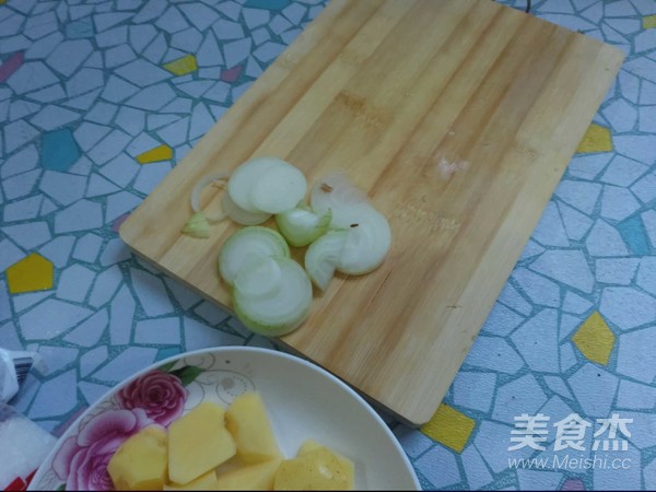 土豆烧鸡翅的做法步骤：7