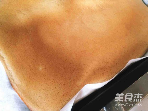 咖啡奶油蛋糕卷的做法步骤:7