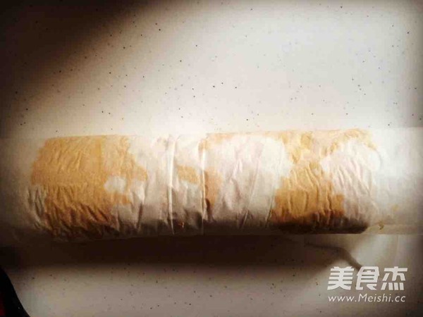 咖啡奶油蛋糕卷的做法步骤:10