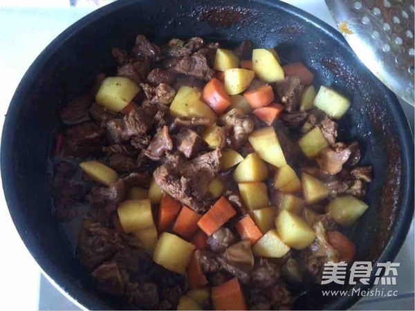 土豆烧牛肉的做法步骤：11