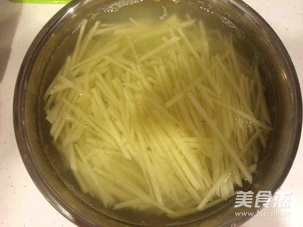 酸辣土豆丝的做法步骤：2