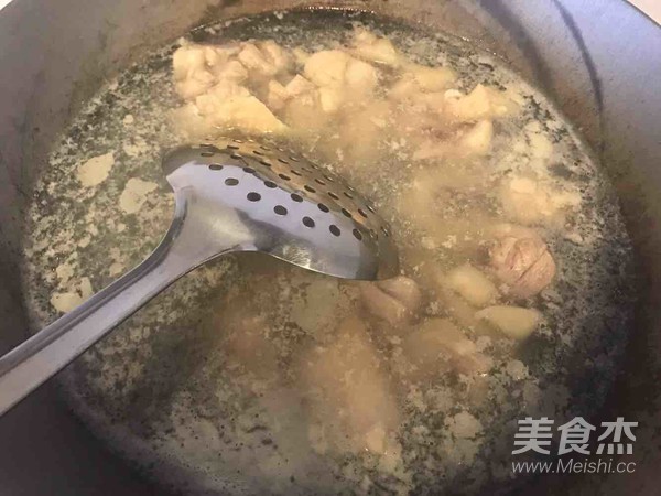 砂锅土豆焖鸡的做法步骤：2