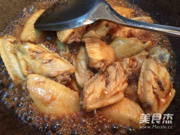 松蘑炖鸡翅的做法步骤:13