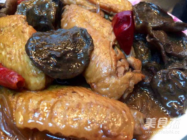 松蘑炖鸡翅的做法步骤:13