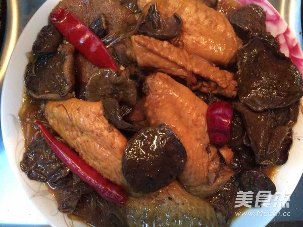 松蘑炖鸡翅的做法步骤:13