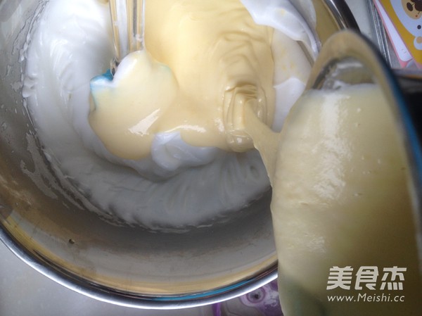 蔓越莓戚风蛋糕的做法步骤:8