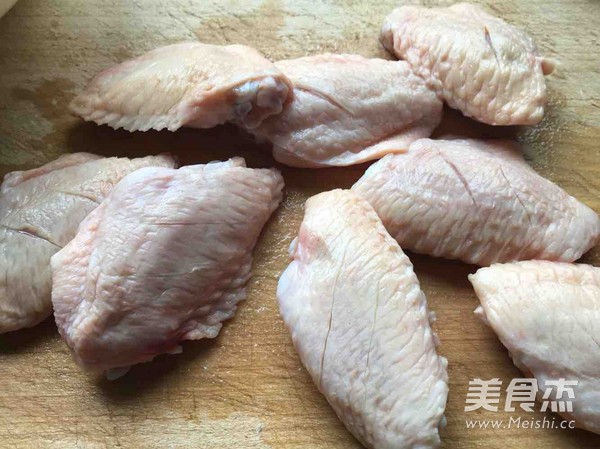 电饼铛版蜜汁鸡翅的做法步骤：1