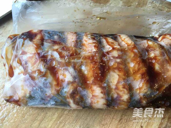 电饼铛版蜜汁鸡翅的做法步骤:3