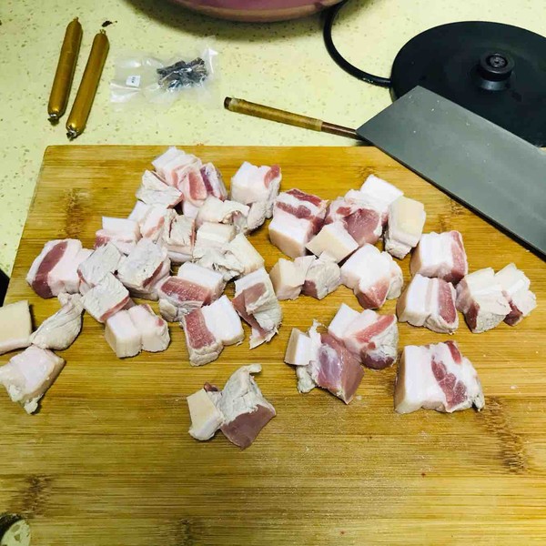 鹌鹑蛋红烧肉的做法步骤:2