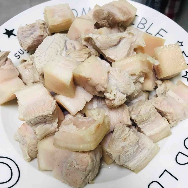 鹌鹑蛋红烧肉的做法步骤:3